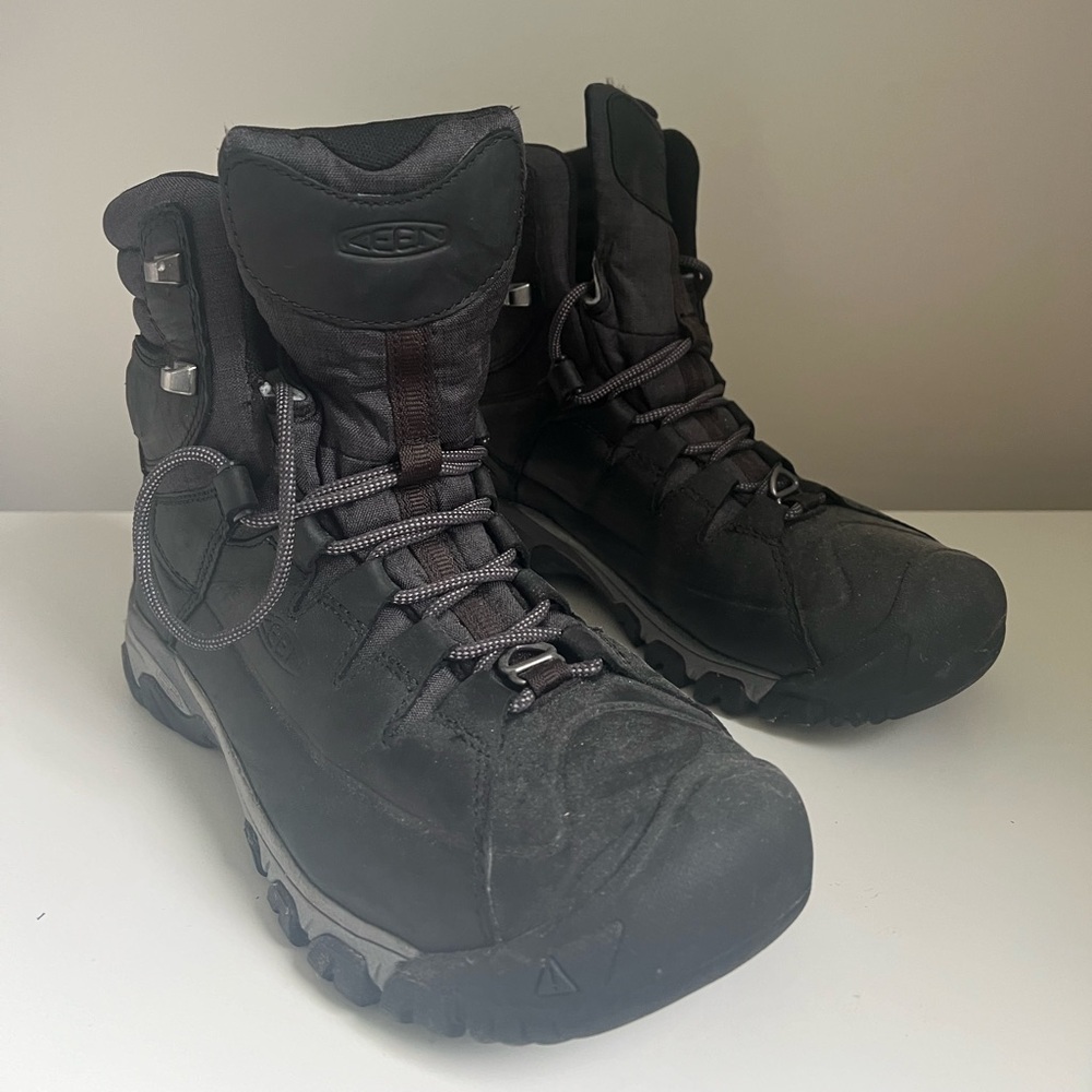 Keen Revel waterproof Boots men’s 8